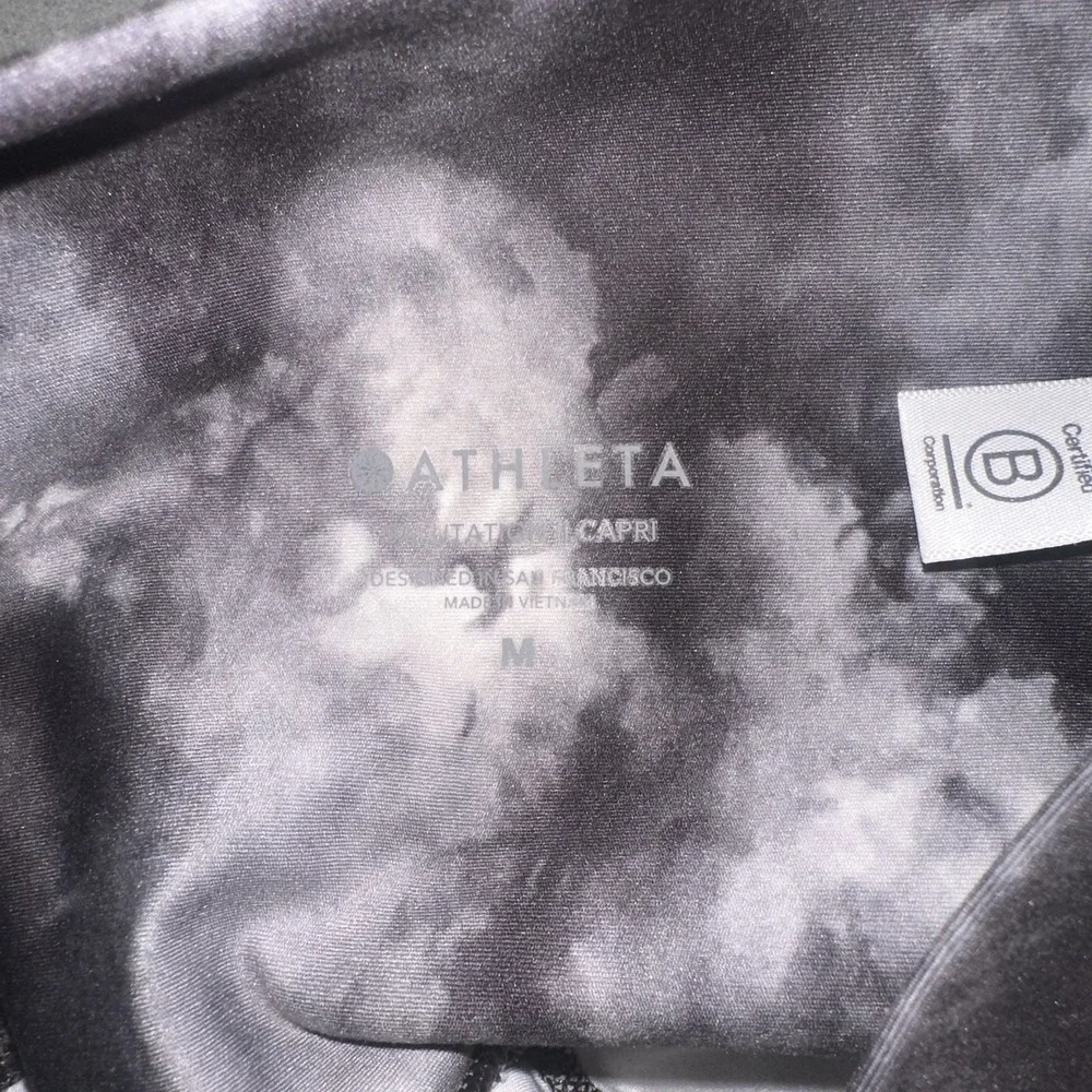 Athleta Salutation Stash Pocket II Capri Leggings Black White Tye Dye Pockets M - Picture 7 of 9
